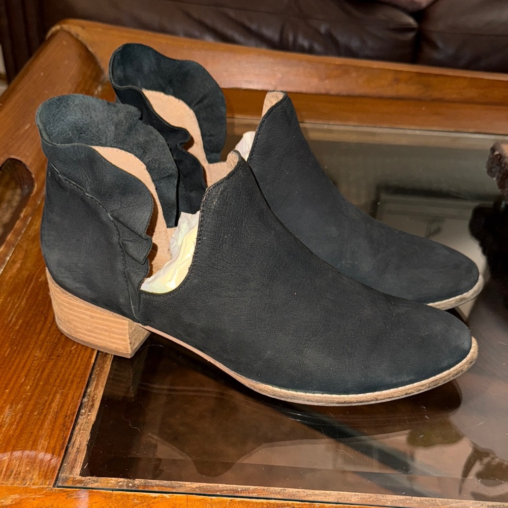 Seychelles Black Ankle Booties with Ruffle Detail